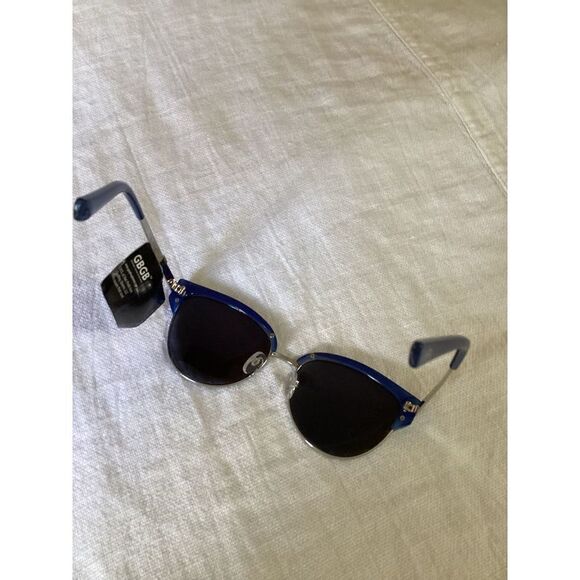 Geoffrey Beene Unisex Blue Frame Sunglasses - Picture 4 of 5